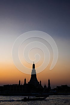 Dusk Scenery of Wat Arun Ratchawararam Ratchawaramahawihan Temple