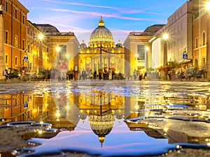 Oscuridad de santo Pedro basílica iluminado Roma 