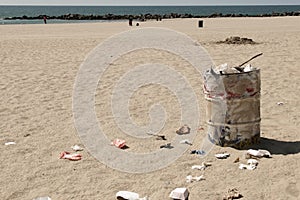 Dustbin on Venice beach, Los Angeles