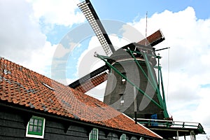 Dutch oil mill De Zoeker and shed