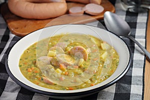 Dutch pea soup snert