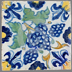 Dutch tile from the 16th to the 18th century photo