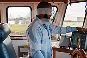 Duty officer in charge of handling the ship sailing to the port of destination, navigation on the bridge of the ship on the way to