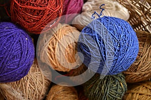 Dyed woolen threads