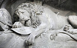 Dying lion monument