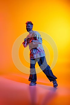 Dynamic expression of joy by a