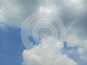 Dynamic Sky with White and Grey Clouds