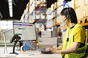 E-commerce support clerk responding to problems like lost parcels