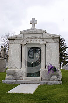 Earl Hymie Weiss Mausoleum  706335