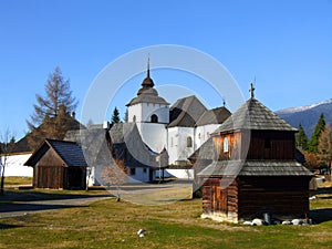 Raně gotický kostel v Muzeu liptovské vesnice v Pribylině na Slovensku