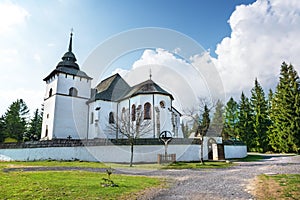 Raně gotický kostel Panny Marie v obci Pribylina na Liptově SLOVENSKO