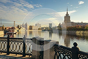 Early morning on Krasnopresnenskaya embankment