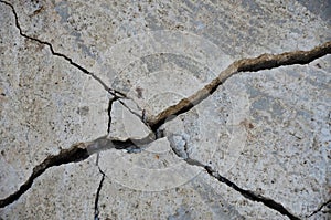 Earthquake building wall