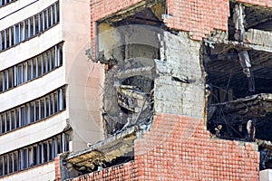 Earthquake collision