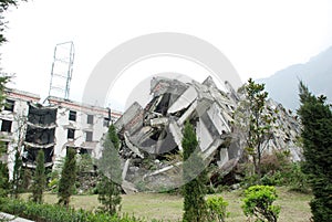 Earthquake destroy photo