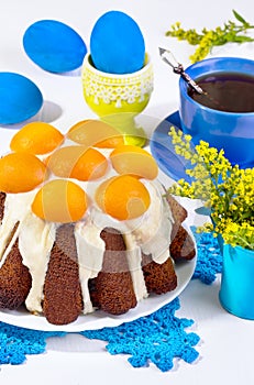 Easter cake with apricots