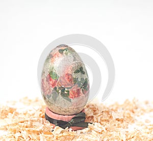 Easter egg made decoupage methods