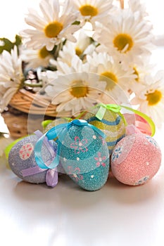 Easter eggs with daisies