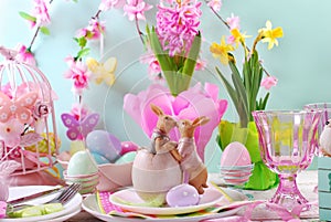 Easter table decoration with rabbits and spring flowers