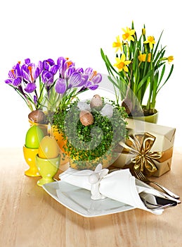 Easter table setting with spring flowers and eggs