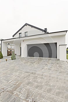 Easy to maintain driveway for suburbian house owners photo