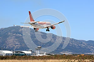 Easyjet A319 almost on the ground