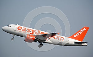 EasyJet Airbus 319 take off