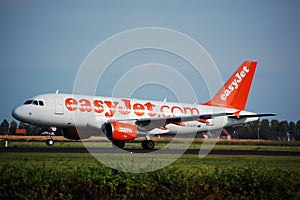 EasyJet Airbus 319 take off