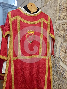 Ecclesiastical clothing that is reconstructed in the monastery of Iranzu