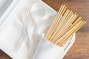 Eco friendly biodegradable paper disposable for packaging food with wheat straw for drinking water