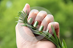 Eco friendly nail polish: mint coloured manicure