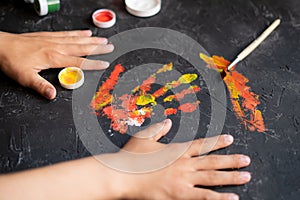 eco paint drawing fo kids, hand palm draw imprint finger on adrk surfaces