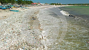 Ecological disaster ocean pollution A global problem plastics that pollute water