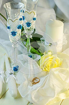 Edding rings and wedding accessories photo