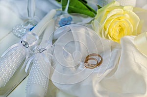 Edding rings and wedding accessories photo
