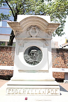 Edgar Allan Poe Grave photo