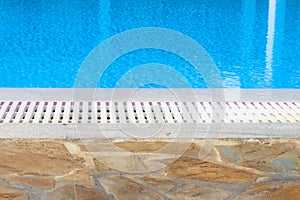 Edge of the swimming pool overflow