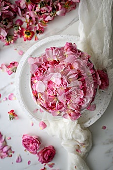 Edible roses and rose petals