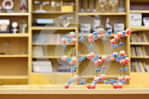 Educational model of atomic structure