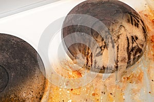 The effect of the action of liquid detergent on the example of a dirty electric stove