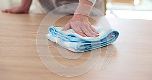 Effectively clean your kitchen counter with microfiber cloth