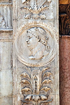 Effigy of Emperor Titus in Verona photo
