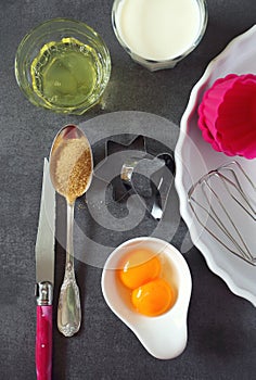 Egg beater, eggs and silicone baking dish