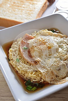 Egg ham noodle