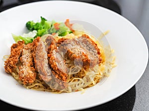 Egg noodles with fried chicken and vegetables