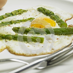 egg omelet with green aspargus