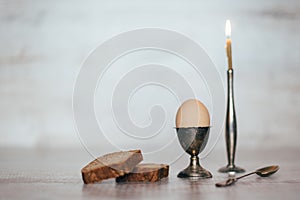 Egg in the pastern on a light