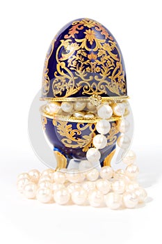 Egg shaped casket with a pearl necklace