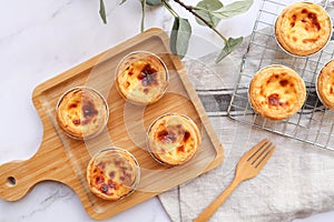 Egg tart, Portugal egg tart served Egg tart served the wooden tray and cooling rack of marble table - Flat lay food
