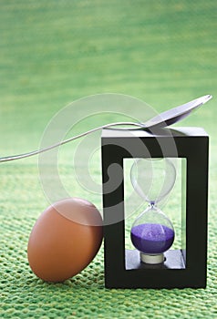 Egg timer and boiled egg